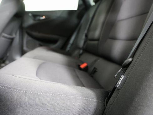 Used 2018 Chevrolet Malibu LT image 2