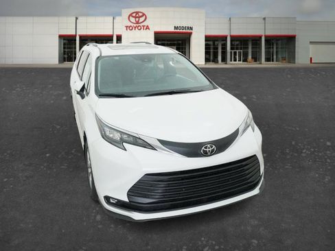 New 2026 Toyota Sienna XLE FWD image 19