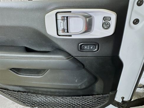 Used 2022 Jeep Gladiator Overland w/ Popular Equipment Package image 16