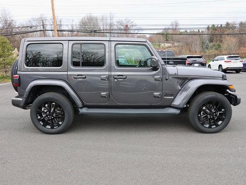 Used 2021 Jeep Wrangler Unlimited Sahara image 8