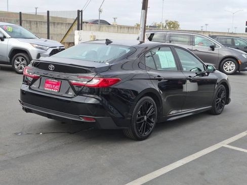 Used 2025 Toyota Camry SE FWD image 8