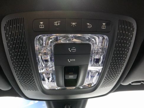 Used 2021 Mercedes-Benz GLB 250 4MATIC image 32