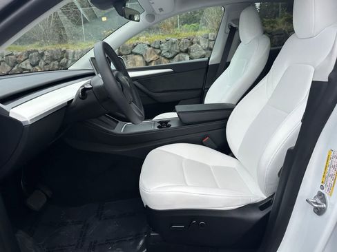 Used 2024 Tesla Model Y Long Range AWD/4WD image 16