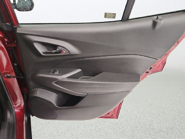 Used 2025 Chevrolet Trax RS w/ Driver Confidence Package FWD image 26