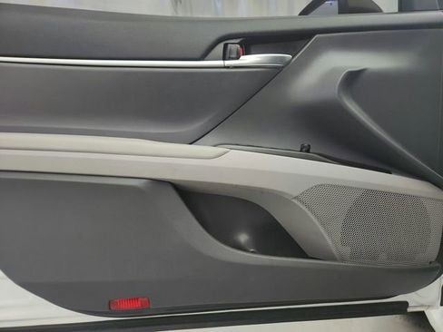 Used 2022 Toyota Camry SE w/ Cold Weather Package image 24