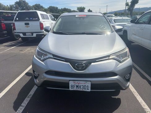 Used 2018 Toyota RAV4 XLE w/ Carpet Mat Package FWD image 2