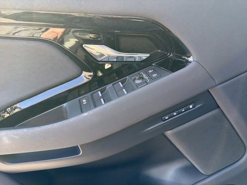 Used 2024 Land Rover Range Rover Evoque Dynamic SE image 15