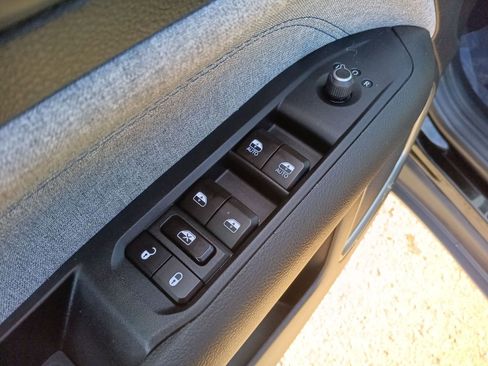 Certified 2024 Jeep Compass Latitude image 13