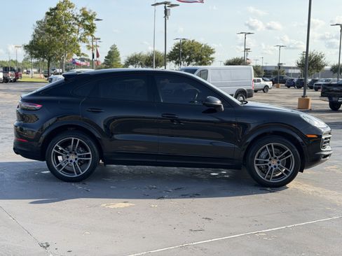 Used 2023 Porsche Cayenne Coupe w/ Premium Package AWD/4WD image 15