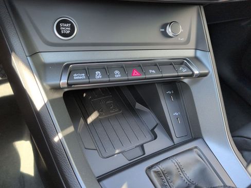 New 2025 Audi Q3 2.0T Premium image 9