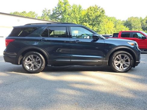 Used 2023 Ford Explorer XLT w/ Equipment Group 202A RWD image 8