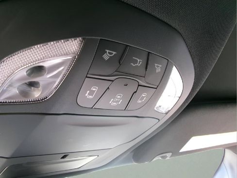 Used 2025 Chrysler Pacifica Select FWD image 15