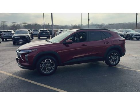 Certified 2025 Chevrolet Trax LT image 5