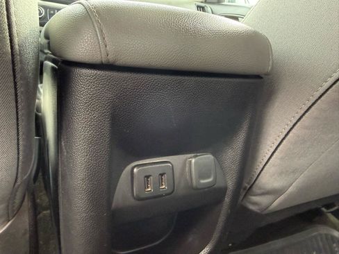 Used 2018 Chevrolet Colorado LT w/ LT Convenience Package RWD image 18