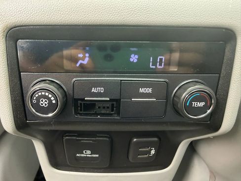 Used 2018 GMC Acadia SLT FWD image 16
