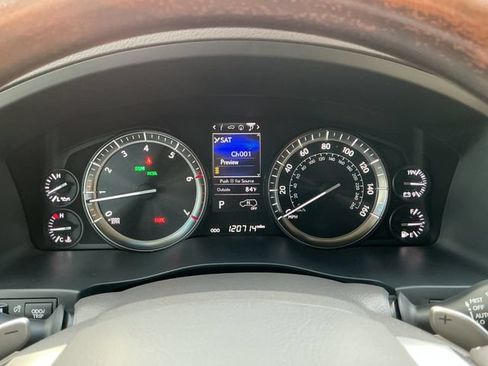 Used 2016 Lexus LX 570 4WD w/ Luxury Package image 18