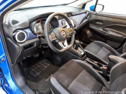 Used 2023 Nissan Versa SV image 14