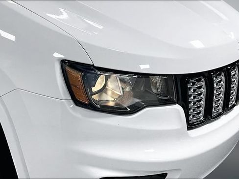 Used 2021 Jeep Grand Cherokee Laredo X AWD/4WD image 26