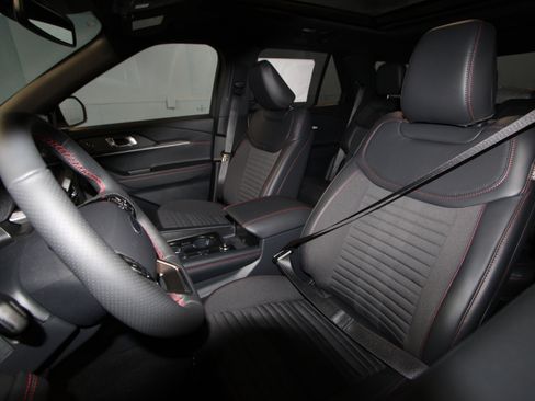 New 2026 Ford Explorer ST-Line w/ ST-Line Street Pack image 3