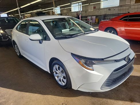Used 2023 Toyota Corolla LE image 2