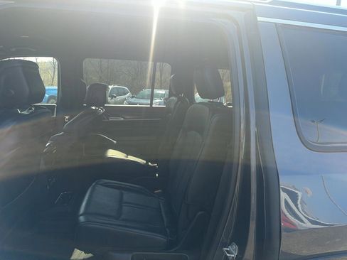 Used 2022 Jeep Wagoneer Series III w/ Flexible Seating Group image 10