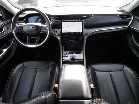 Used 2023 Jeep Grand Cherokee L Limited w/ Luxury Tech Group II image 10