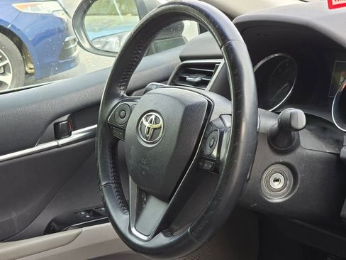 Used 2020 Toyota Camry SE image 10