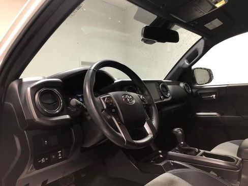 Used 2022 Toyota Tacoma TRD Sport image 18