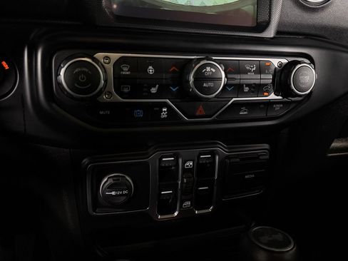 Used 2023 Jeep Wrangler Unlimited Sahara w/ Cold Weather Group AWD/4WD image 20