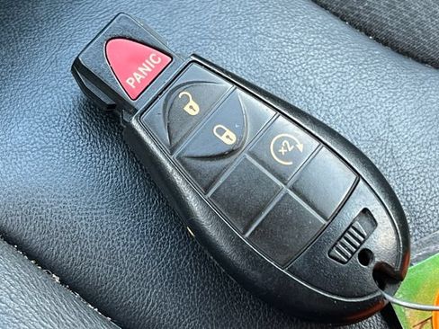 Used 2017 Jeep Cherokee Trailhawk w/ Cold Weather Group AWD/4WD image 11