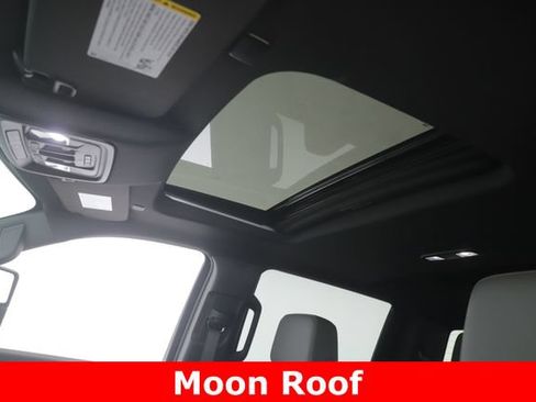 Used 2024 Chevrolet Silverado 2500 ZR2 w/ Technology Package AWD/4WD image 19