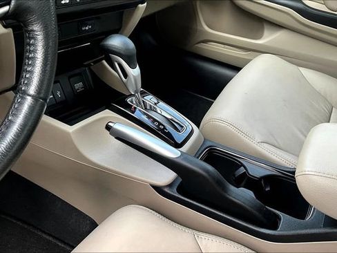 Used 2015 Honda Civic EX-L image 17
