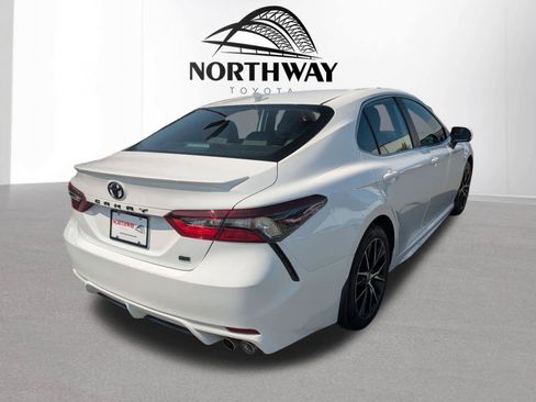 Used 2024 Toyota Camry SE w/ Cold Weather Package FWD image 3