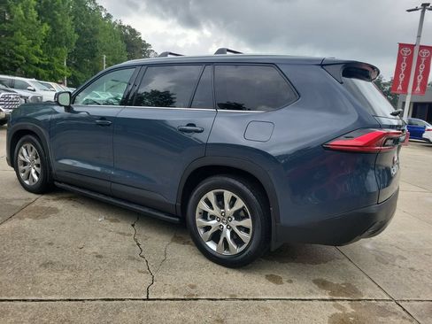 Certified 2024 Toyota Grand Highlander FWD image 3