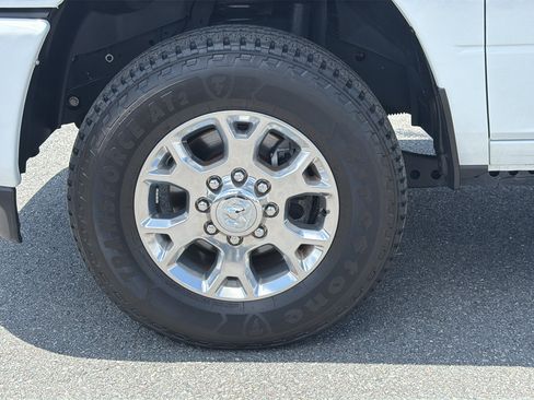 Used 2024 RAM 2500 Laramie AWD/4WD image 38