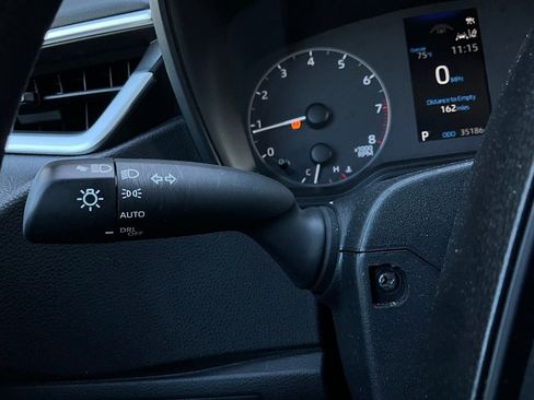 Used 2025 Toyota Corolla LE image 31