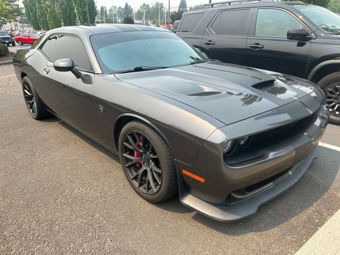 Used 2015 Dodge Challenger SRT Hellcat RWD image 3