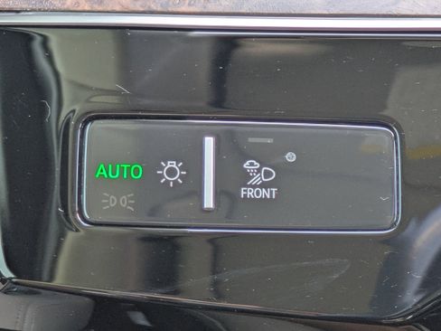 Used 2019 Audi e-tron Prestige w/ Prestige Package image 30