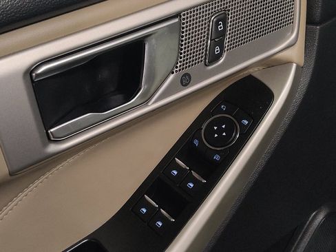 Used 2021 Ford Explorer Limited image 27