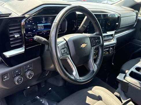 Used 2025 Chevrolet Silverado 1500 LT AWD/4WD image 16