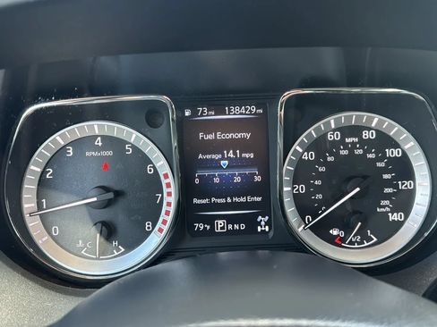 Used 2017 Nissan Titan SV AWD/4WD image 6