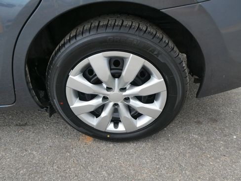 Used 2015 Toyota Corolla L image 31