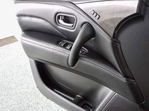 Used 2024 INFINITI QX80 Luxe image 24