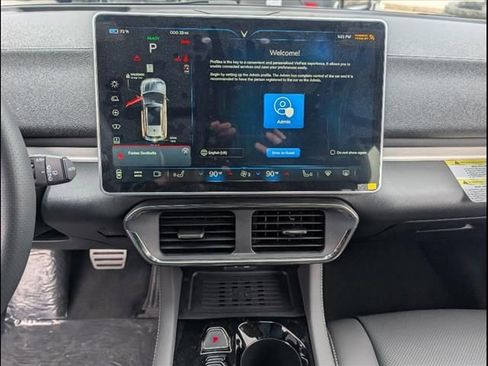 New 2025 VinFast VF 8 Plus image 10