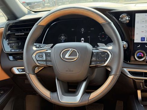 Used 2025 Lexus RX 350 Premium w/ Accessory Package AWD/4WD image 9