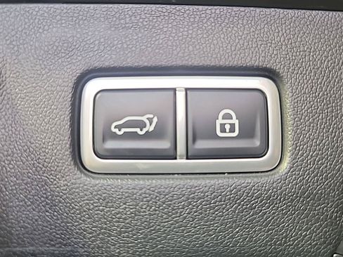 Certified 2022 Kia Sorento SX w/ Panoramic Sunroof Package AWD/4WD image 8