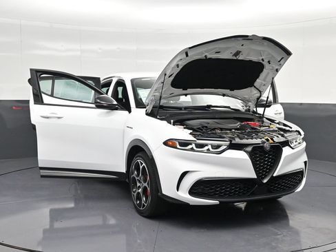 Used 2024 Alfa Romeo Tonale Veloce AWD/4WD image 38