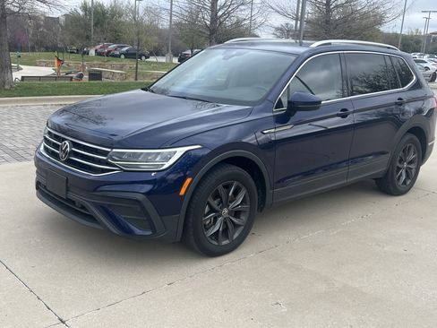 Certified 2023 Volkswagen Tiguan SE w/ Panoramic Sunroof Package image 5
