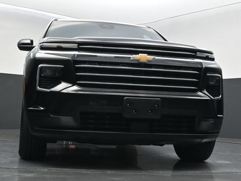 Used 2025 Chevrolet Traverse LT FWD image 39