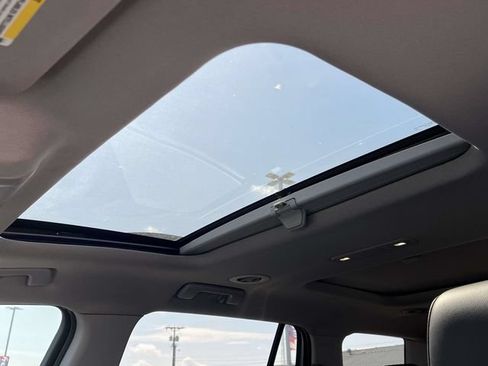 Used 2017 GMC Acadia SLT w/ LPO, Floor Liner Package FWD image 14